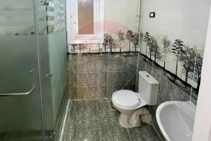 شقة للايجار 140 م سابا باشا (علي الترام مباشر)