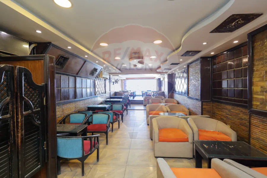 محل + ميزان للإيجار 250 م ميامي (علي البحر مباشرة)