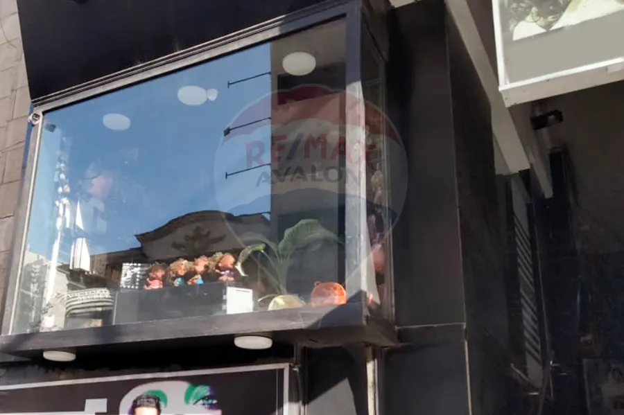 Shop 33 m + 8 m Up floor for rent Zizinia (directly Abu Qir St - near Yahya Mosque)