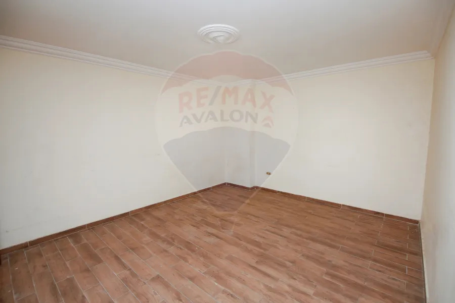 شقة للبيع 192 م الشاطبي (كوبري الجامعة - خطوات من البحر)