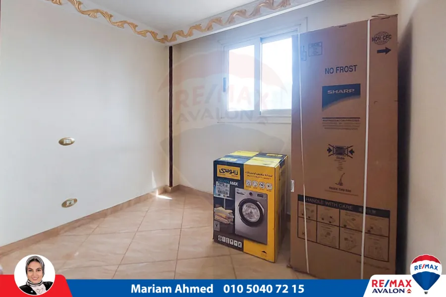 شقة للإيجار 120م كامب شيزار(خطوات من البحر)