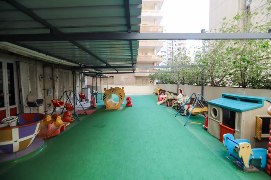 حضانة للبيع 400 م لوران ( ش أبو قير مباشرة - خطوات من ش شعراوى )