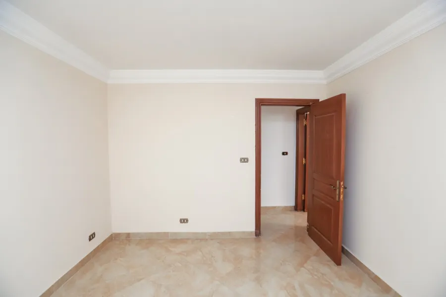 مكتب للايجار 120م جناكليس (ش أبو قير الرئيسي)