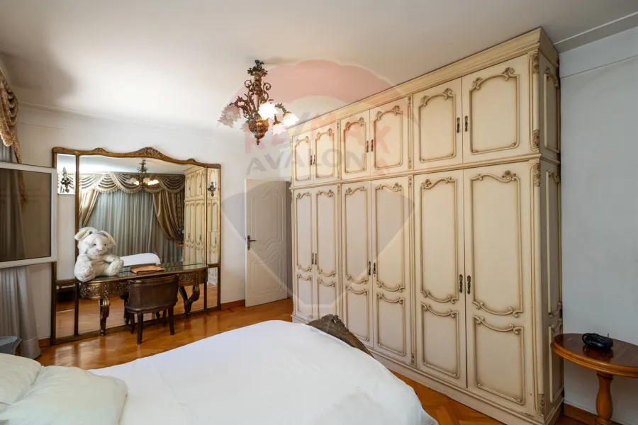 Apartment for sale 216 m Louran (The building on the first row of the sea)