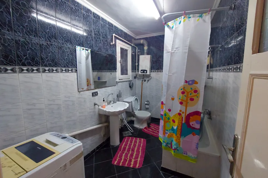 شقة للإيجار المفروش  150 م سموحة (خطوات من ميدان فيكتور عمانويل)