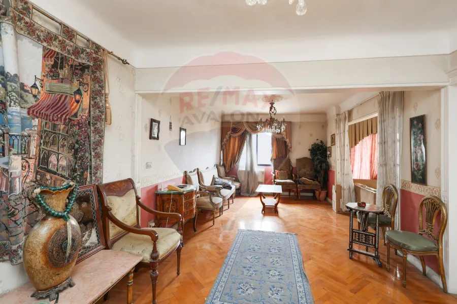 شقة للبيع 180 م سابا باشا  (ش تاج الرؤساء)