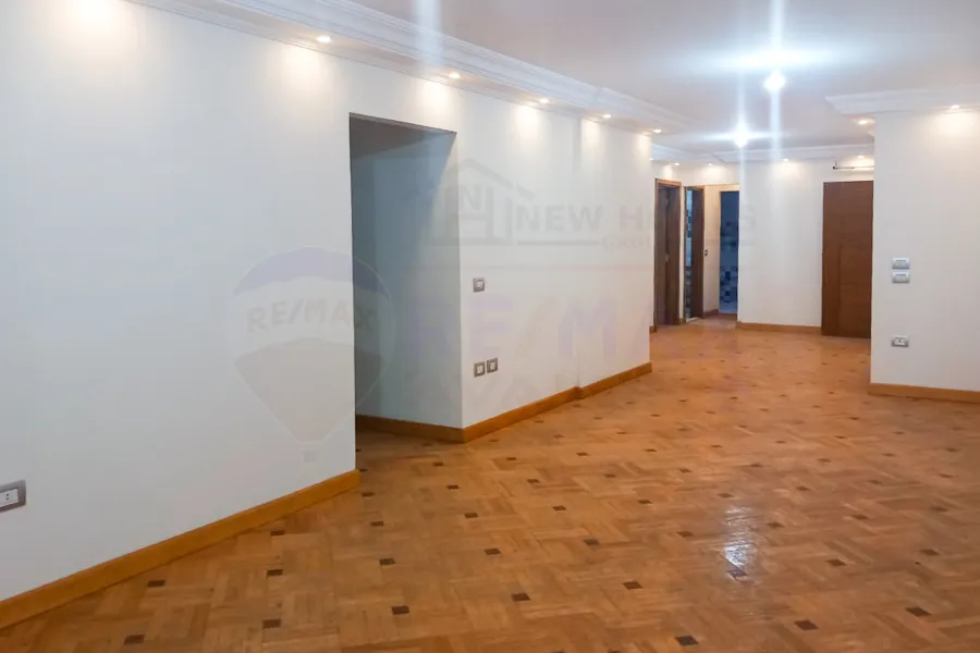 شقة للبيع 165 م سموحة ( شارع بهاء الدين الغتورى )  بتسهيلات فى السداد