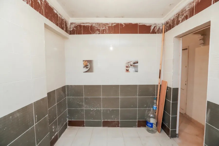 شقة للبيع 165م لوران (متفرع من ش أبوقير - بالقرب من بنك مصر)