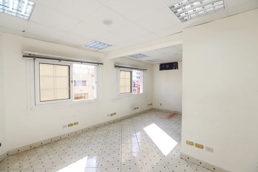 شقة للبيع 150 م جناكليس (على الترام مباشرة)