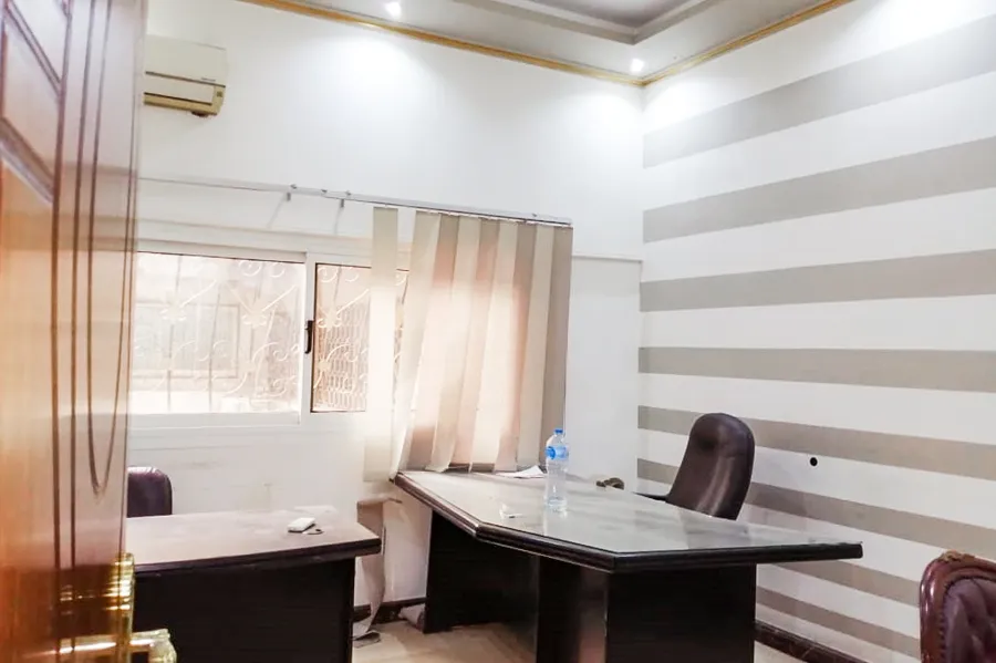 مكتب إداري للإيجار 120 م لوران (ش أبو قير الرئيسي ) - يصلح لكافة الأنشطة