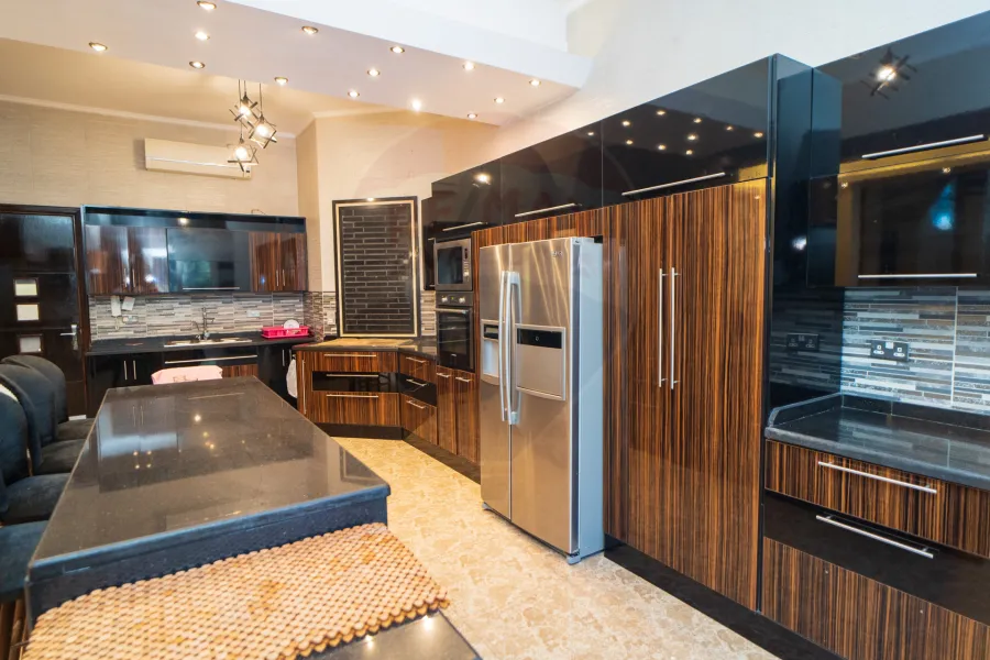 فيلا للإيجار المفروش 1,100  م كينج مريوط (متفرع من طريق الكافوري)