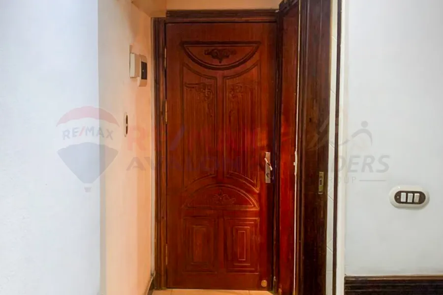 شقة إداري للبيع 50 م سموحة (ش فوزي معاذ)