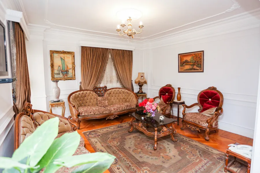 شقة للبيع 225 م ستانلي ( ش عبد العزيز فهمى - خطوات من البحر )