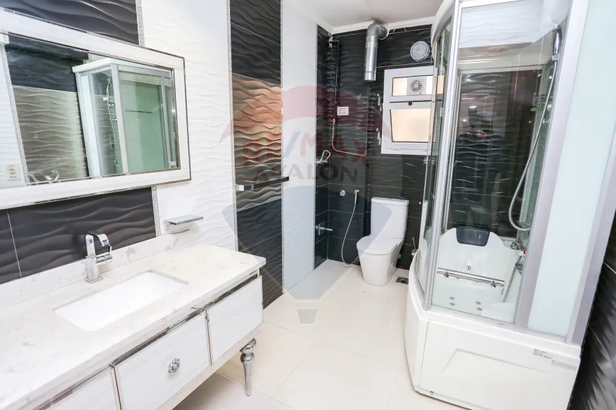 شقة للإيجار 250م سموحة (أبراج بيتك فى النادى - شارع النقل والهندسة)