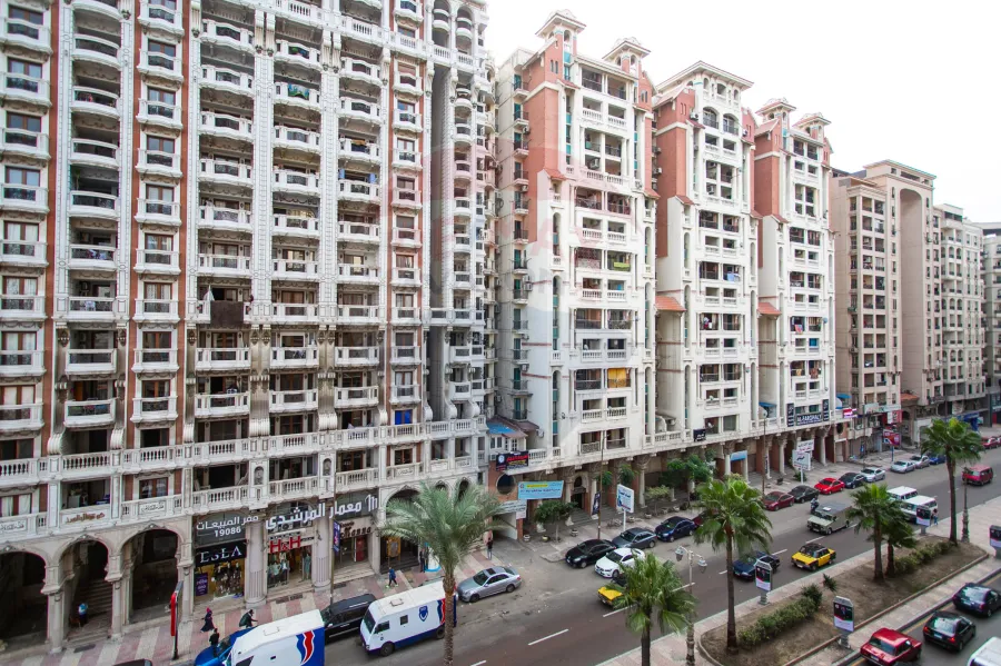 شقه للبيع 248 م سموحة (شارع فوزي معاذ الرئيسى)