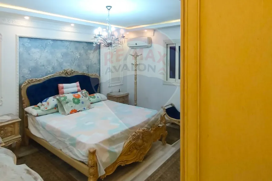 شقه للبيع  130م ميامى (ش الصرافة)