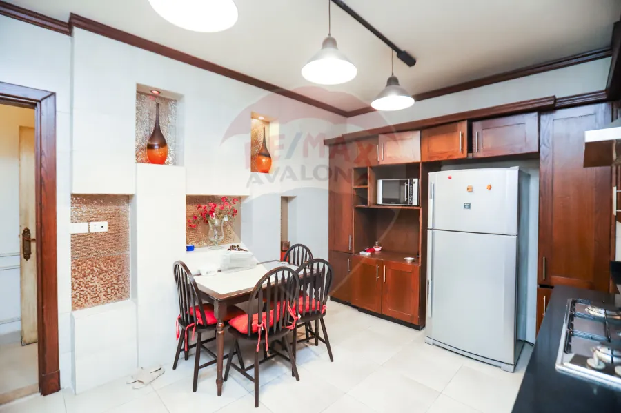 شقة للبيع 300 م جليم ( ش أبوقير)