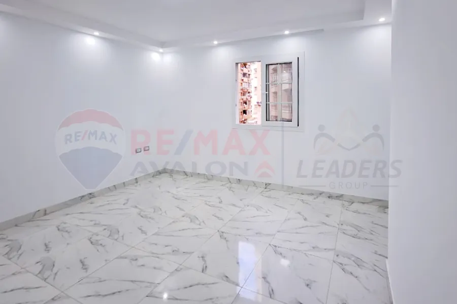 شقة للايجار 100 م سموحة (ش بهاء الدين الغتوري)