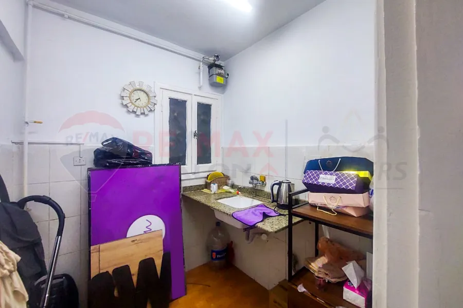 Administrative headquarters for rent 140 m Janaklis (Abu Qir St.)