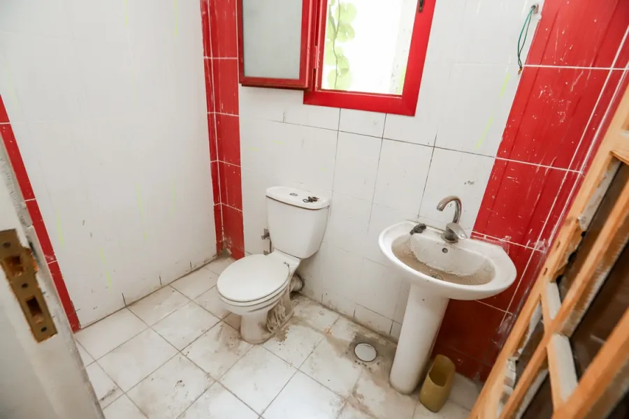 شقة للبيع 165م لوران (متفرع من ش أبوقير - بالقرب من بنك مصر)