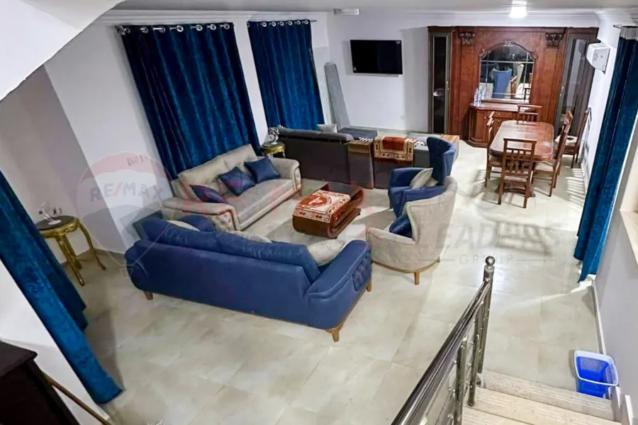 فيلا توين هاوس للبيع (مارسيليا بيتش 4) 290 م