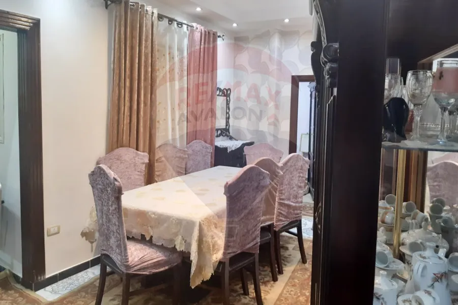 شقة للبيع 130م محرم بك (بجوار المحكمة)