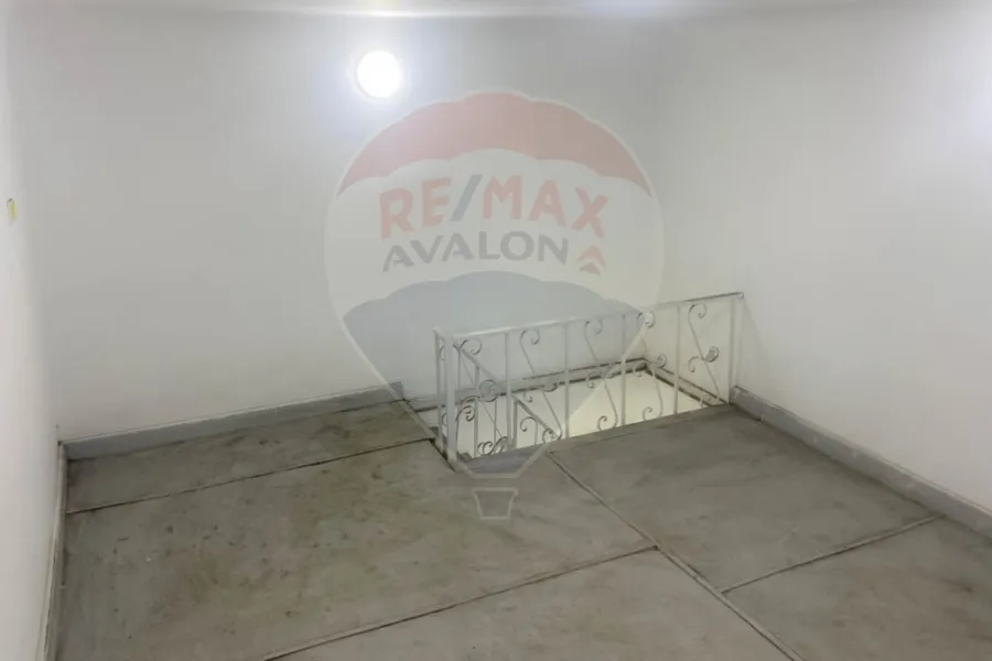shop for rent 28 m Azrita (directly on the tram)