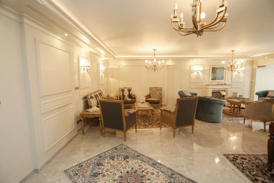 شقة للبيع 252م زيزنيا(ش أبو قير الرءيسي)