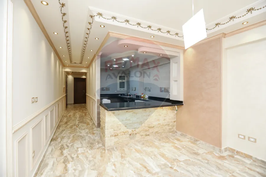 شقة للبيع 186 م سموحة ( ش توت عنخ امون)