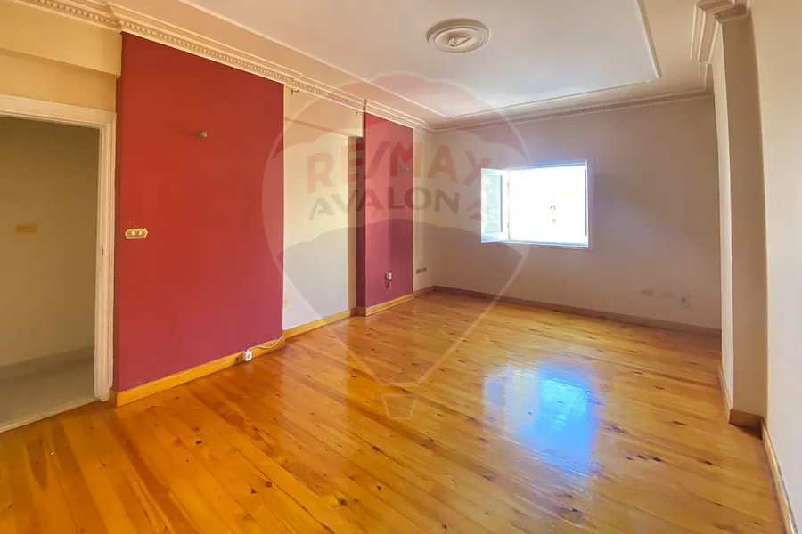 شقة للإيجار 230 م لوران (خطوات من ش شعراوي)