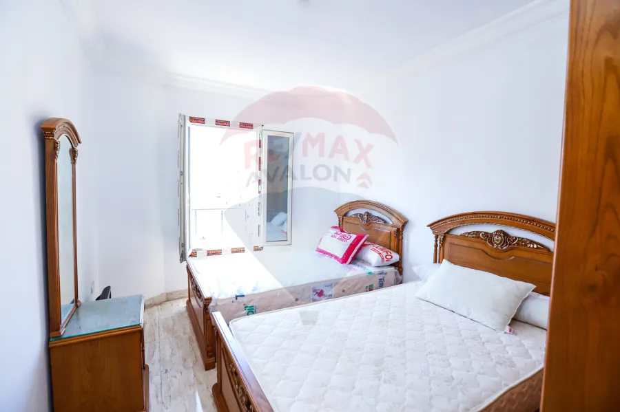 شقه للبيع  135 م  ميامى ( ش اسكند ابراهيم - خطوات من البحر )