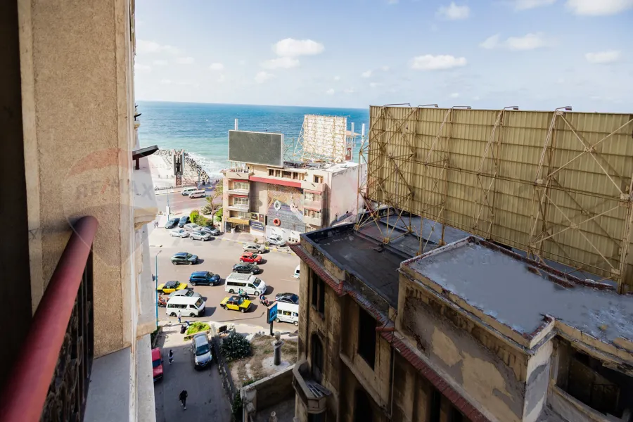 Apartment for sale 525 m Roushdy (directly on the sea)