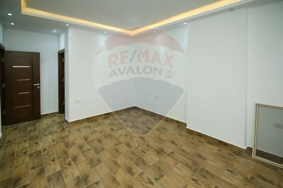 شقة مرخصة للبيع  210 م جليم ( خطوات من البحر و الترام )