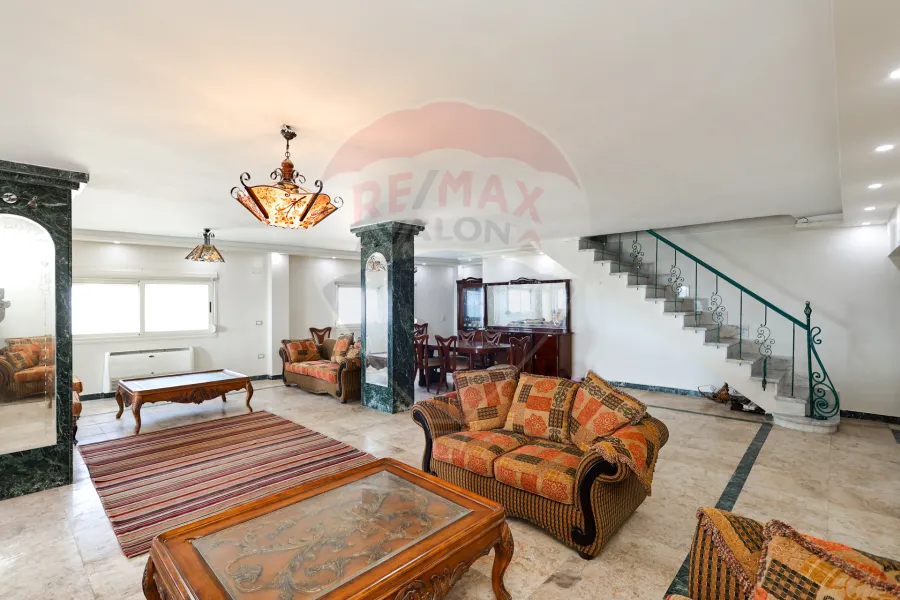 شقة دوبليكس للبيع 260 م المندرة (علي البحر مباشرة)