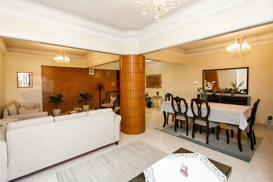 شقة للبيع 170 م رشدي (ش سوريا الرئيسى - خطوات من البحر)