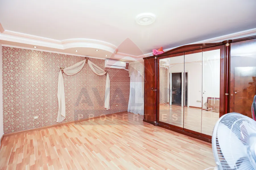 شقة للايجار220 م سموحة (ش بهاء الدين الغتورى)