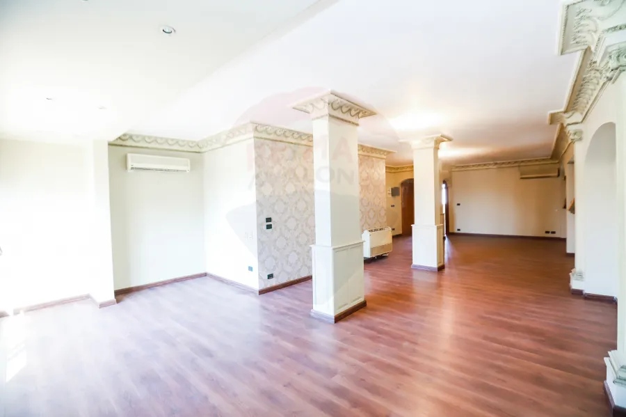 شقة للبيع 275م سموحة  (  ش بهاء الدين الغتوري )