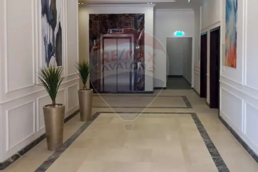 شقة للبيع (الحي اللاتينى بحري طريق - العلمين)  135 م