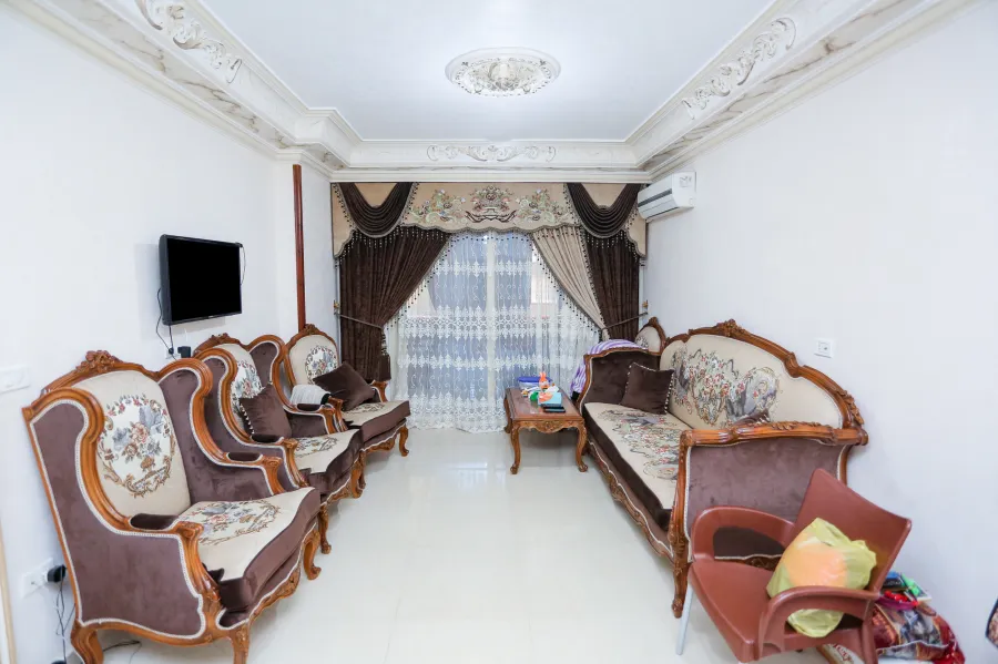 شقة للبيع 100 م محرم بك (ش المحكمة)