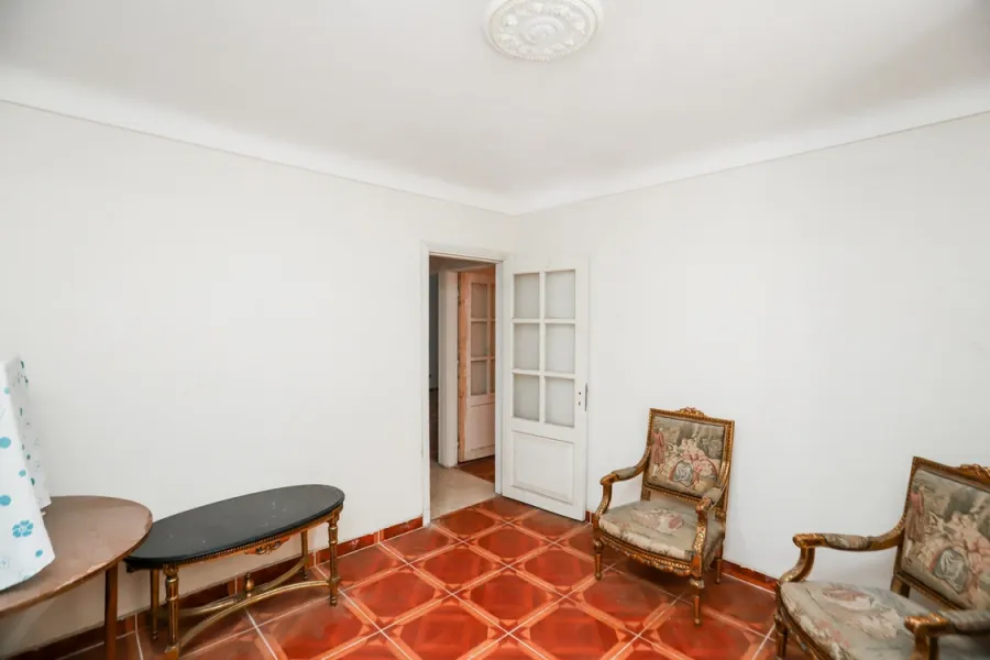 شقة للبيع 165م لوران (متفرع من ش أبوقير - بالقرب من بنك مصر)