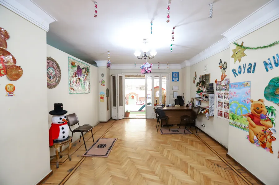 حضانة للبيع 400 م لوران ( ش أبو قير مباشرة - خطوات من ش شعراوى )