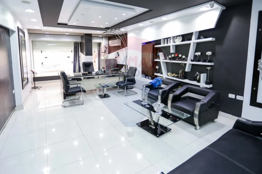 محل و ميزانين تجارى للايجار 285 م ميامى (ش 45 بحرى )