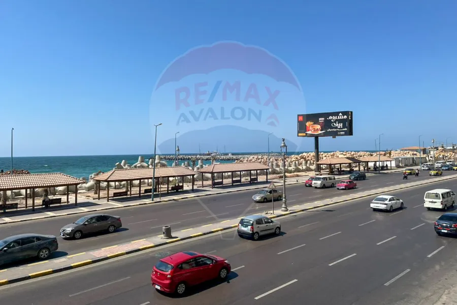 شقة أرضي مرتفع للبيع 200م + 165م حديقة لوران