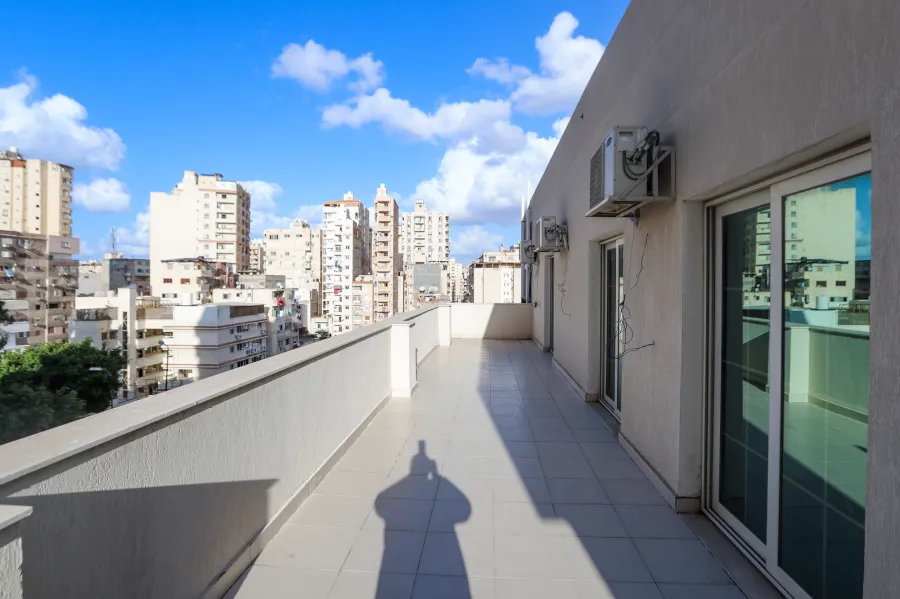 فيلا دوبلكس للبيع 260م كفر عبده  (بجوار المركز الثقافى البريطانى)