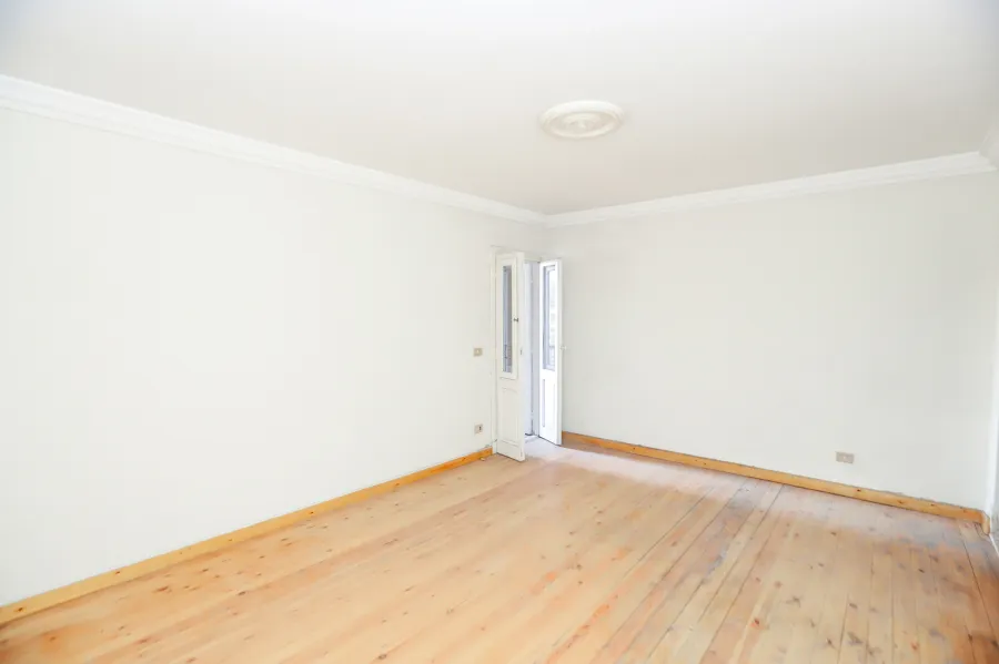 شقة للبيع 191 م سموحة ( ش كمال الدين صلاح ) -