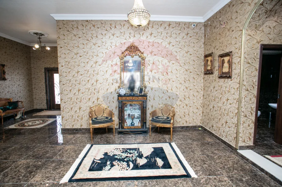 فيلا للبيع 4200 م كينج مريوط ( 2 نمرة من طريق الكافورى - أمام بوابة كينج هايتس )