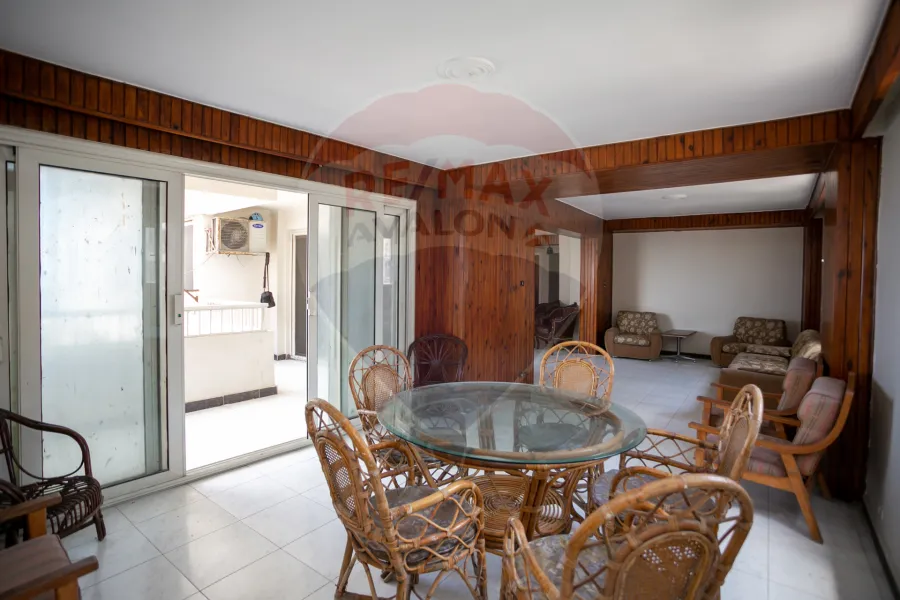 شقة للبيع 160 م سان ستيفانو (علي البحر مباشرة)