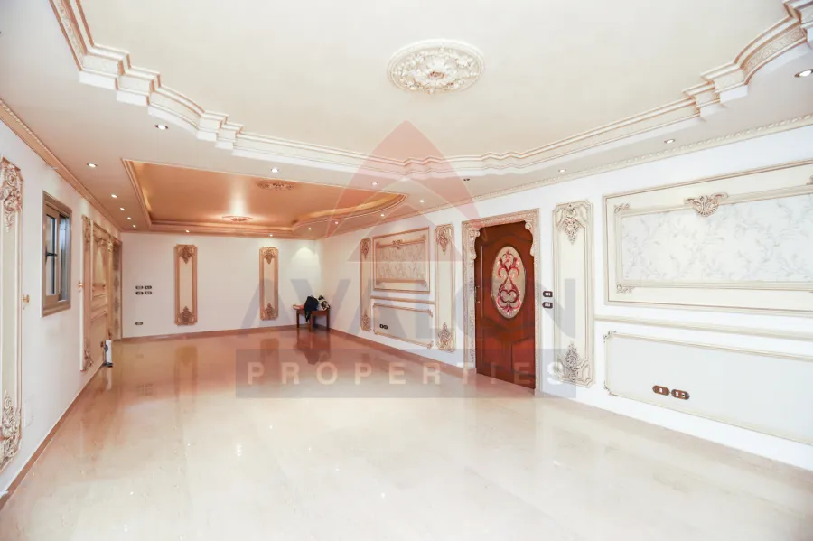 شقة للايجار220 م سموحة (ش بهاء الدين الغتورى)