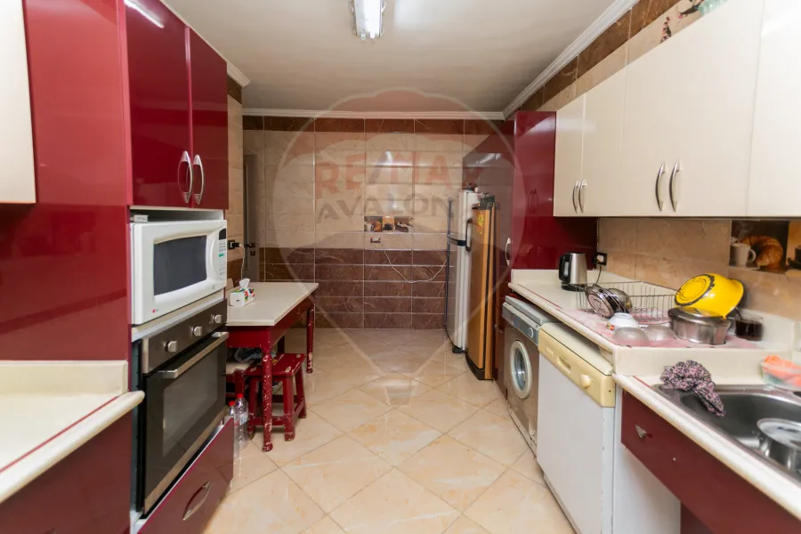 شقة للبيع 311 م لوران (علي الترام مباشرة)