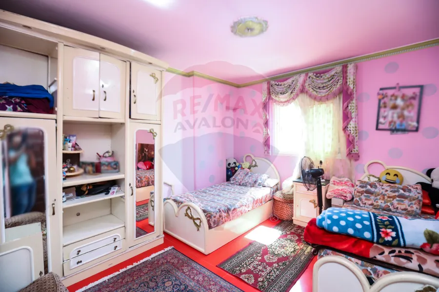 شقة للبيع 170م سموحة  (ش الريادة بجوار كومبوند السرايا)